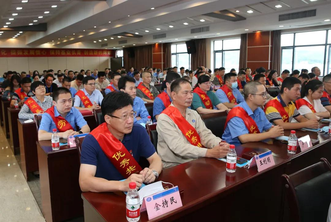 ag尊龙z6mg举行庆祝建党99周年、  建厂70周年暨先进表彰大会(图3)